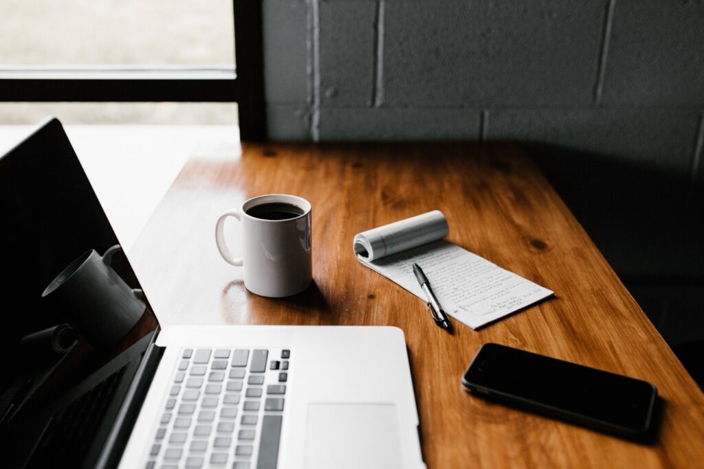 Staying On Top of Industry Trends Through Niche Marketing Blogs