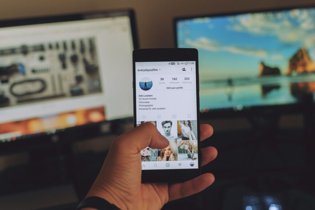Tweet the Vote: Social Media Hits the Campaign Trail